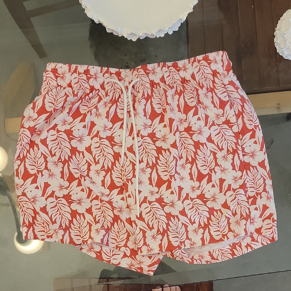 Floral Red and White Women's Shorts
